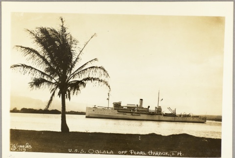 The USS Oglala in Pearl Harbor (ddr-njpa-13-112)