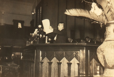 Yorinaga Matsudaira addressing the House of Peers (ddr-njpa-4-818)