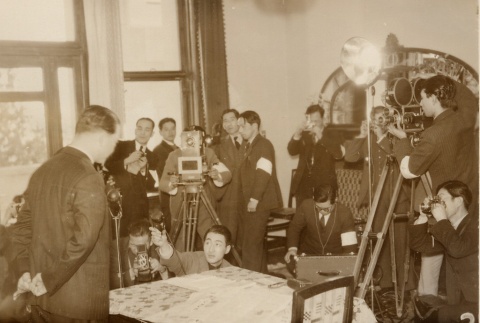 Wang Jingwei speaking in front of the media (ddr-njpa-1-1053)