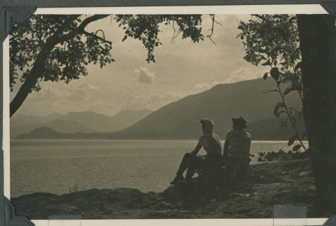 Dick and Fumi Yamasaki at Lake Kachess (ddr-densho-201-675)