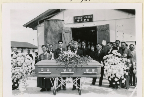 Mourners at Mrs. L. Yamada's funeral (ddr-densho-37-1716)