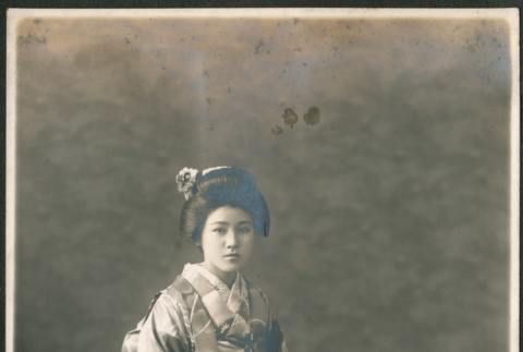 Portrait of woman in kimono (ddr-densho-293-126)