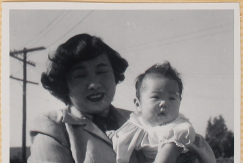 Yoshiko Shiomi holding Susan Shiomi (ddr-densho-522-200)
