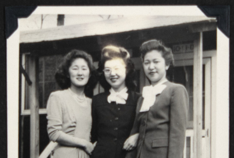 Grace, Kiyo, and Rosie (ddr-densho-542-630)
