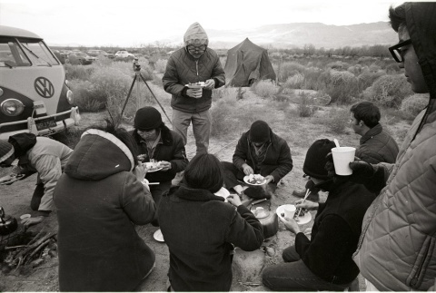 Mealtime on the pilgrimage (ddr-manz-3-5)