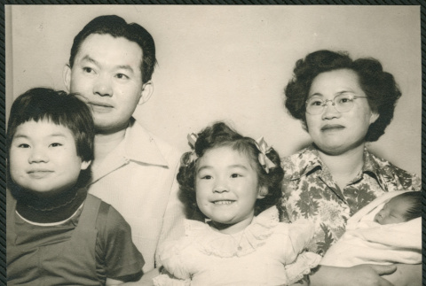 Takeo, Shizuko, Vicki, Naomi and unidentified boy Kubo (ddr-densho-522-725)