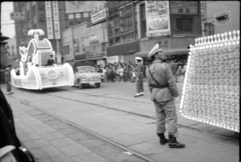 Parade floats (ddr-densho-426-2304)