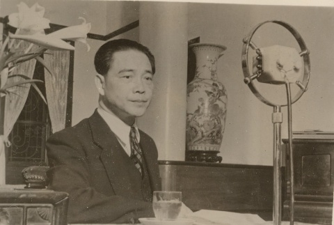 Wang Jingwei preparing to give a speech (ddr-njpa-1-1059)