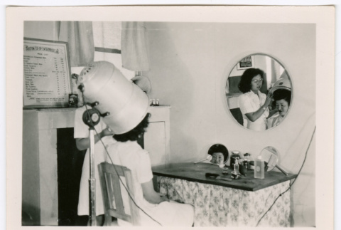 Setting up hair dryer (ddr-densho-475-430)