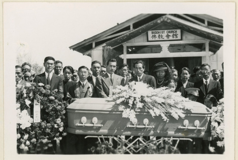 Mourners at Shintaro Tukashima's funeral (ddr-densho-37-1551)