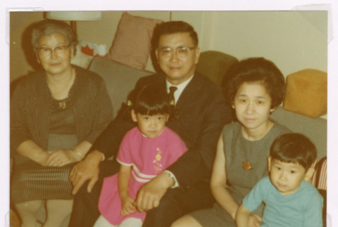 Monzaburo Nakahara's family (ddr-densho-477-551)