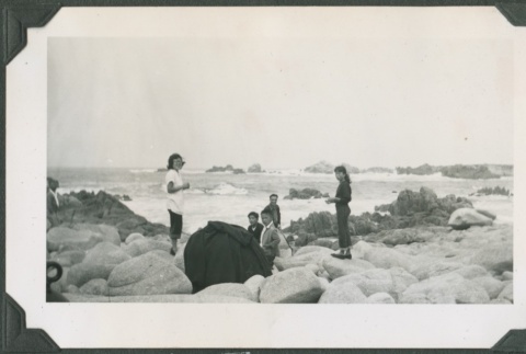 Group on the beach (ddr-densho-321-989)