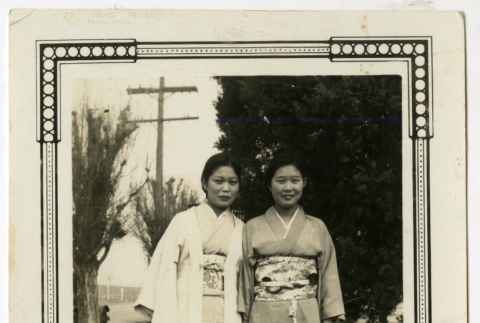 Kiyoko and Kimiko (ddr-densho-391-56)