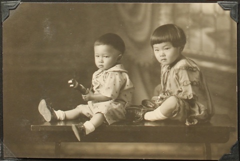 Two Nisei children (ddr-densho-259-376)
