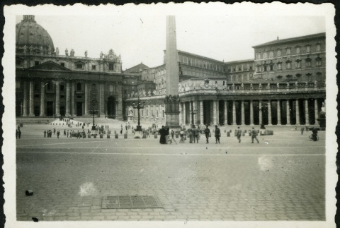 Nisei soldiers visiting Rome (ddr-densho-164-5)