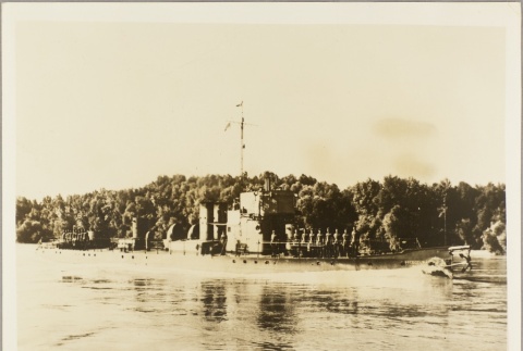 A German ship on the Danube River (ddr-njpa-13-990)