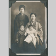 Family portrait (ddr-densho-442-280)