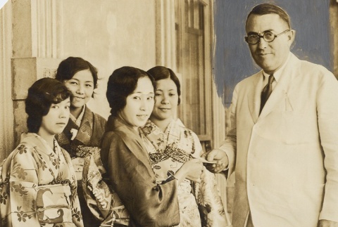 Lawrence M. Judd with young women in kimono (ddr-njpa-2-483)