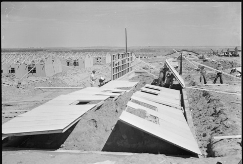 Construction of barracks (ddr-densho-37-522)