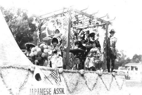 Japanese Association float (ddr-densho-162-29)