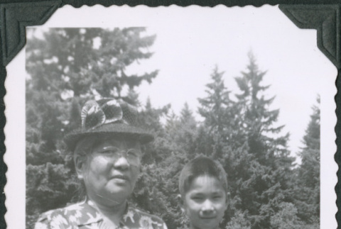 Photo of a woman and child (ddr-densho-483-1222)