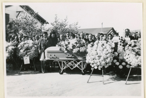Mourners at Tomoye Kawamoto's funeral (ddr-densho-37-1752)