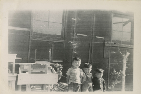 Last evacuee to leave Manzanar (ddr-densho-343-135)