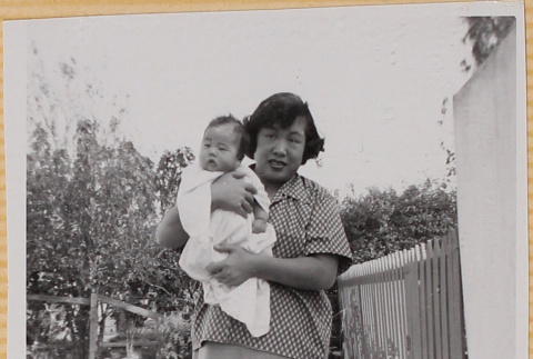 Yoshiko Shiomi holding Susan Shiomi (ddr-densho-522-142)