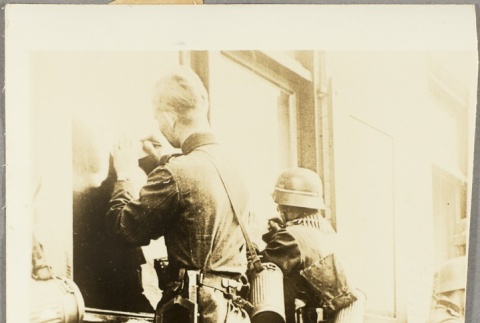 Soldiers looking through a window (ddr-njpa-13-886)