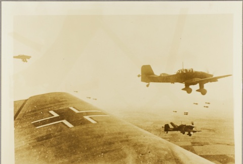 German planes in flight (ddr-njpa-13-851)