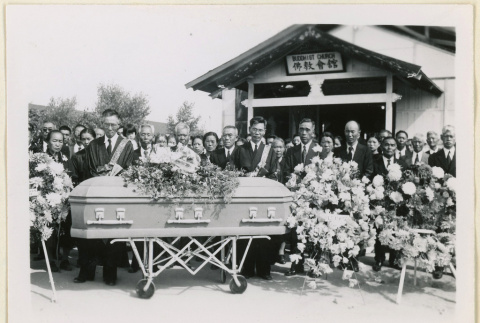 Mourners at Takesaburo Imai's funeral (ddr-densho-37-1722)