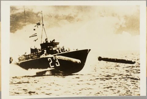 British submarine deploying torpedoes (ddr-njpa-13-573)