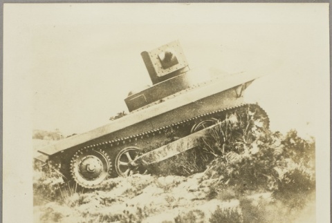 Photos of an amphibious tank (ddr-njpa-13-1508)