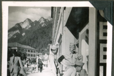 Soldiers window shopping (ddr-densho-201-628)