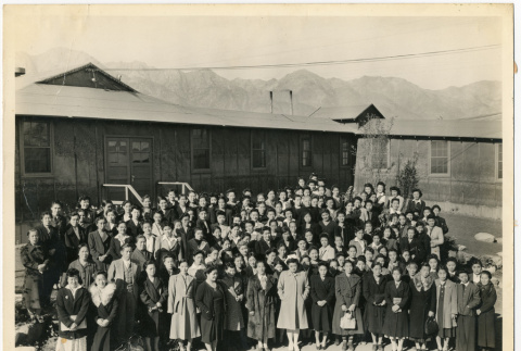 Manzanar group photograph (ddr-csujad-36-8)