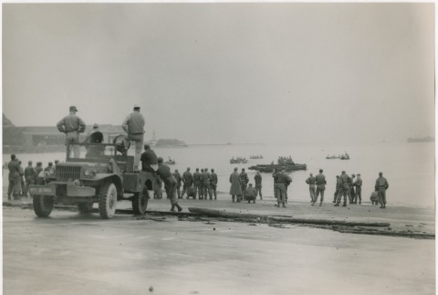 Allied troops land in Southern Japan (ddr-densho-299-119)