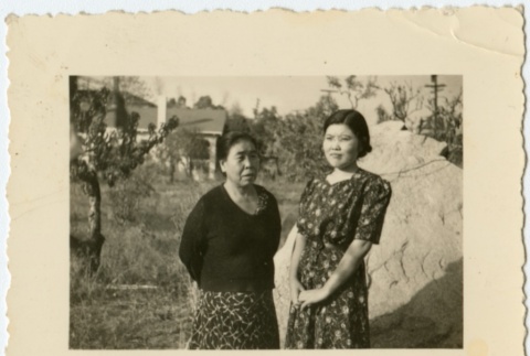 Japanese American women (ddr-densho-325-160)