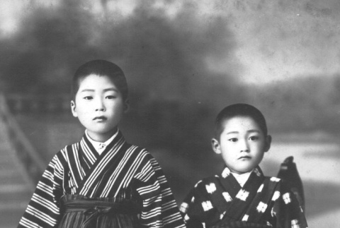 Children wearing Japanese clothing (ddr-densho-107-21)