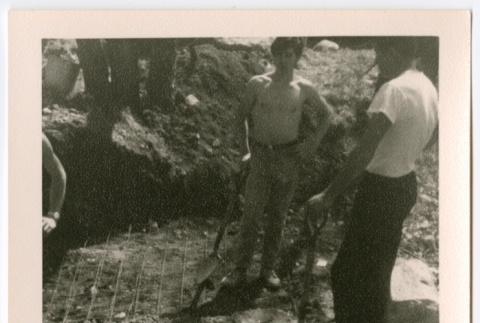 Men digging (ddr-densho-377-2016)
