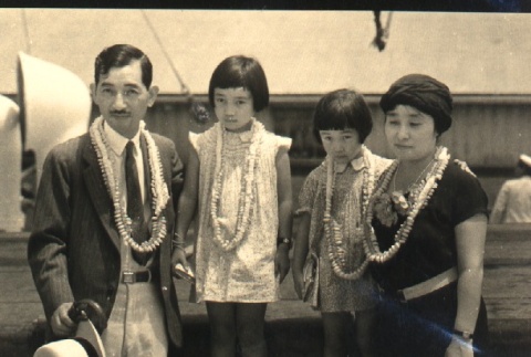 Hiroshi Saito with his wife and daughters (ddr-njpa-4-2530)