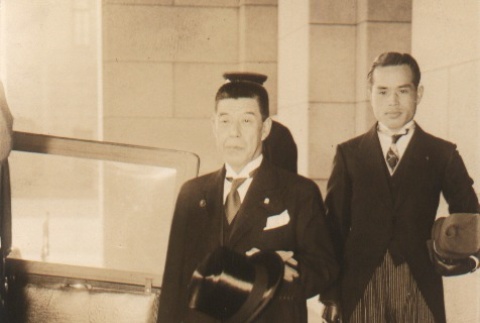 Yorinaga Matsudaira and a man (ddr-njpa-4-814)
