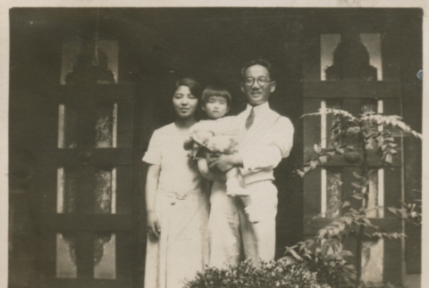 Photograph: Terakawa family (ddr-densho-357-522-mezzanine-a005c408a3)