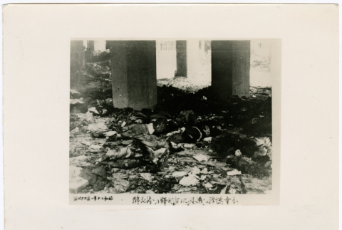 Bodies of bombing victims at Yurakucho station (ddr-densho-381-110)