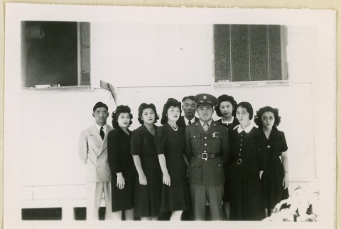 Toda Sakahiro and his family (ddr-densho-37-1676)