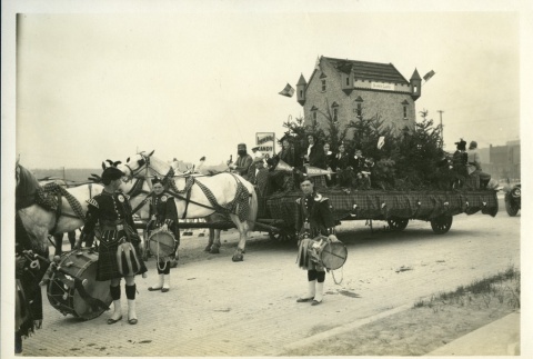 Scottish group in parade (ddr-densho-35-240)