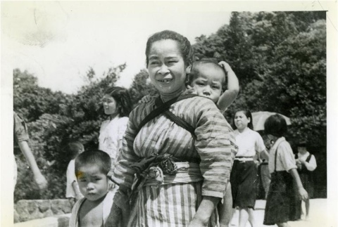 Okinawan mother and children (ddr-densho-179-32)