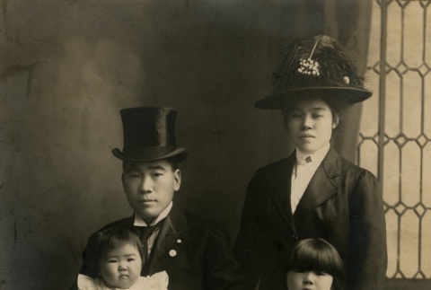 Family portrait (ddr-densho-185-2)