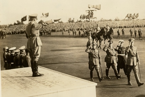 Adolf Hitler observing the military (ddr-njpa-1-660)