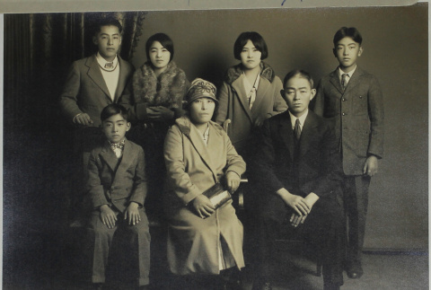 Yoshioka family (ddr-densho-357-693)