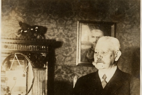 Paul von Hindenburg giving a speech (ddr-njpa-1-685)